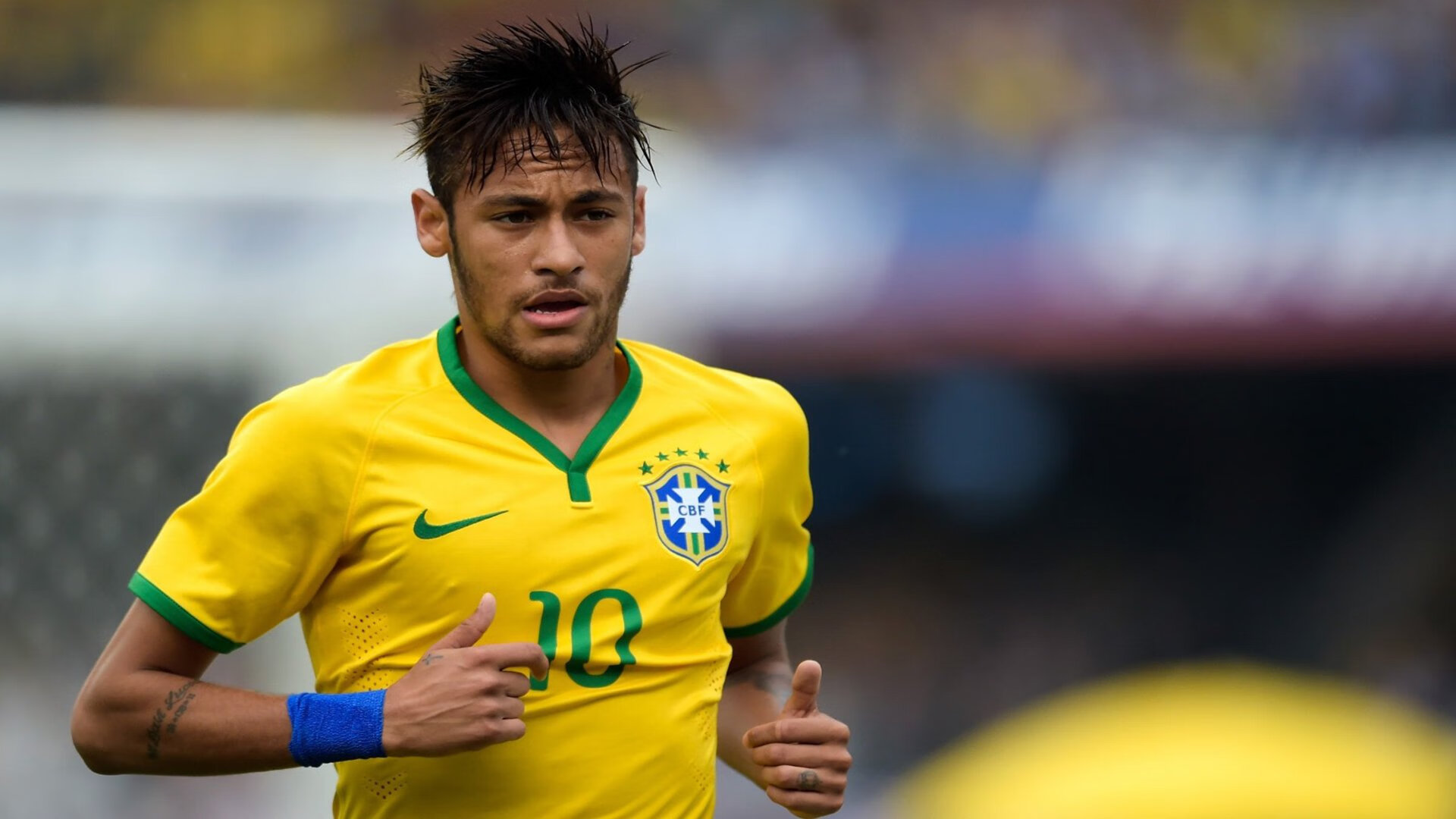 游泳项目虽人数少但技术细节不断完善，游泳需求